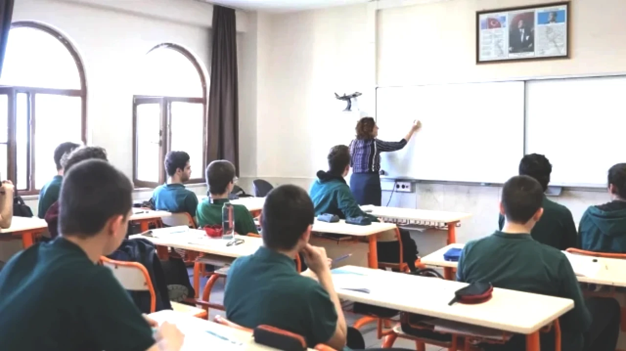 MEB 2025-2026 Ara Tatil Takvimi Açıklandı! İlk ve İkinci Ara Tatil Tarihleri ve Süreleri