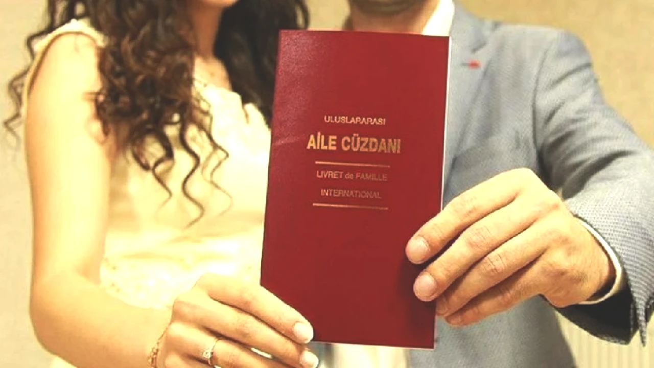 Evlilik Sonrası Kimlik Değiştirme Rehberi: 2025 Ücretleri ve Adımlar!