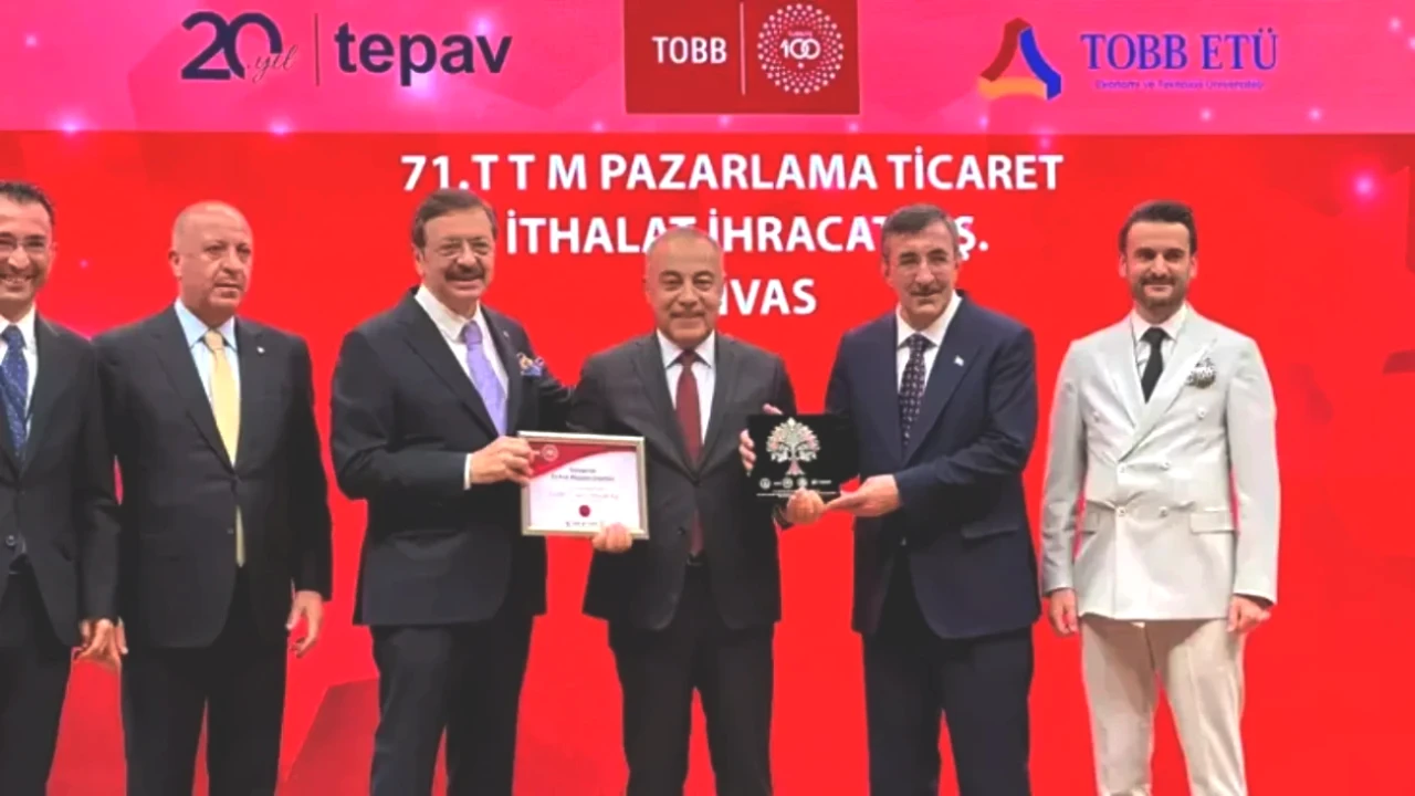 Ezel Kozmetik’ten Tarihi Başarı! Türkiye’nin En Hızlı Büyüyen 100 Şirketi Arasında!